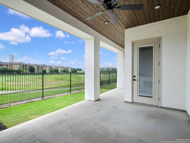 view of terrace featuring ceiling fan