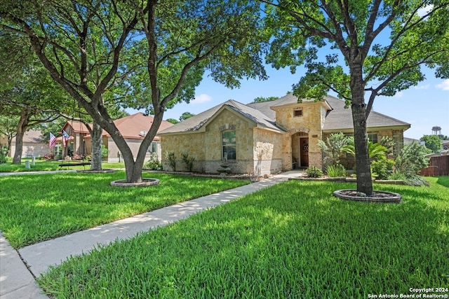 single story home with a front yard