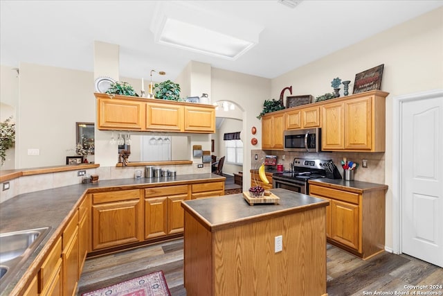 kitchen featuring sink, stainless steel appliances, hardwood / wood-style flooring, and tasteful backsplash