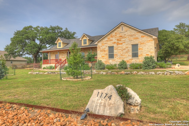 view of front of home featuring a front lawn