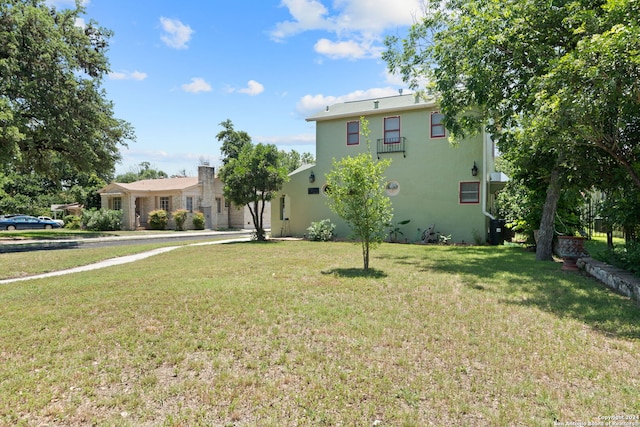 view of front of property with a front yard