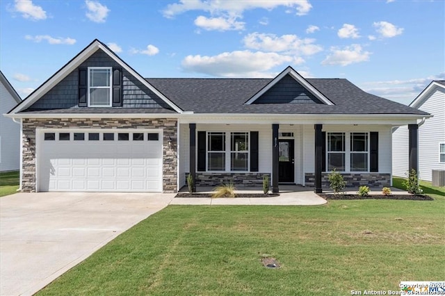 craftsman house featuring a garage, a front lawn, and covered porch