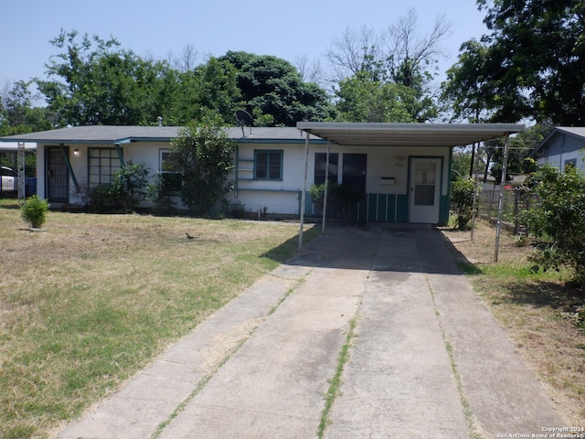 view of front facade featuring a front yard and a carport