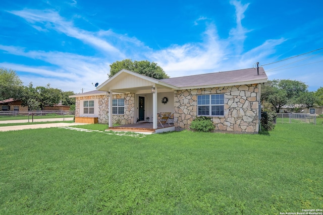 ranch-style house featuring a front lawn