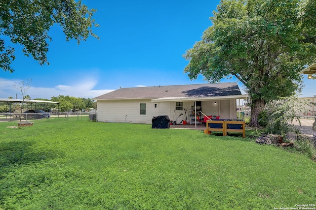 back of house featuring a lawn