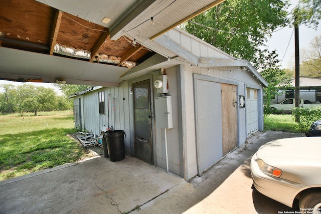 view of outdoor structure with a lawn