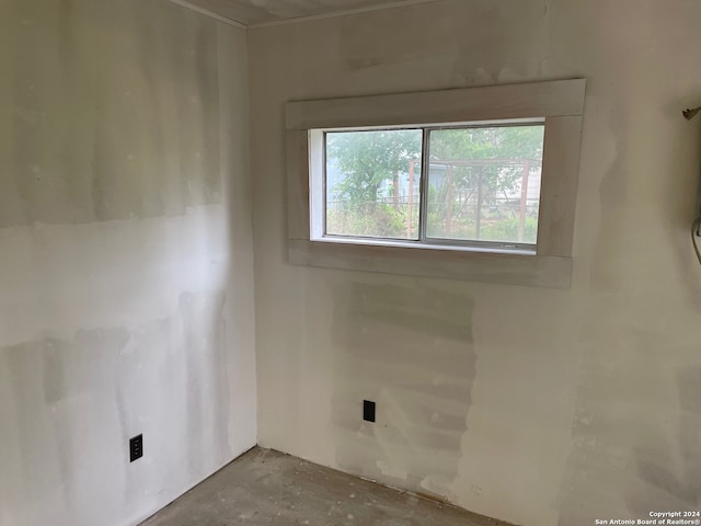 unfurnished room with concrete floors