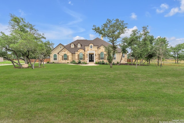 view of front facade with a front lawn