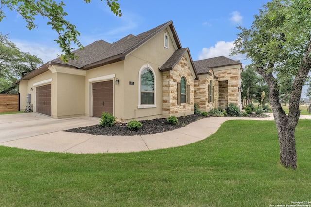 view of front of home featuring a front yard and a garage