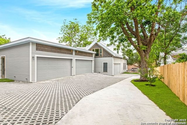 view of front of property featuring a garage