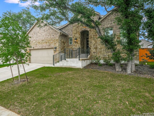 view of front of house featuring a front yard and a garage