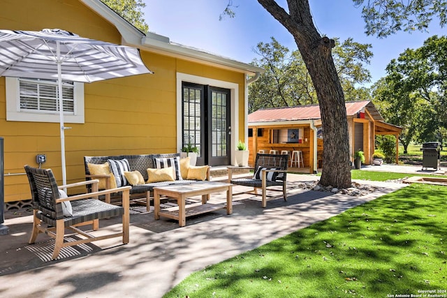 view of patio featuring an outdoor hangout area