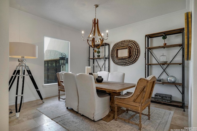 dining room with crown molding and a notable chandelier