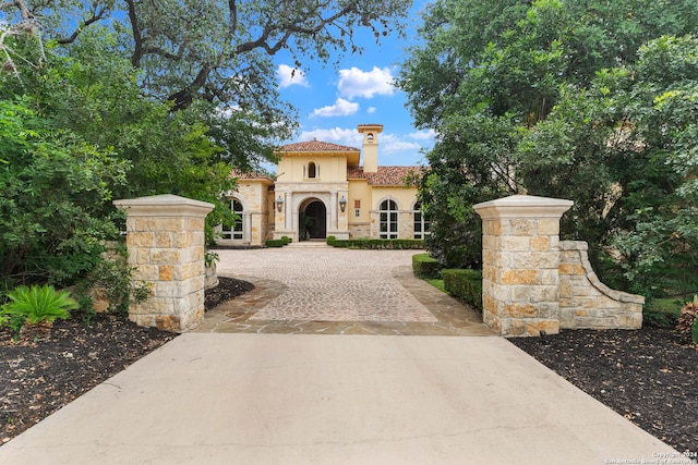 view of mediterranean / spanish-style house