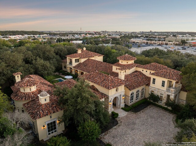 view of aerial view at dusk