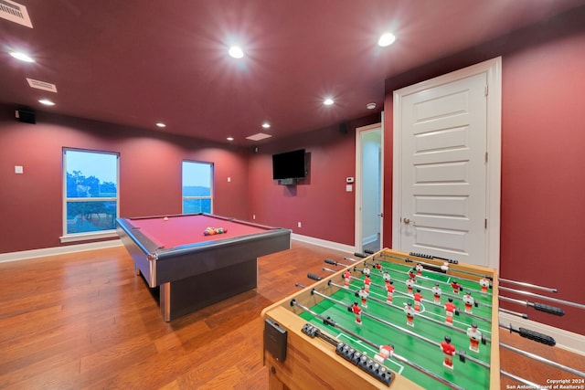 playroom with light hardwood / wood-style floors and pool table