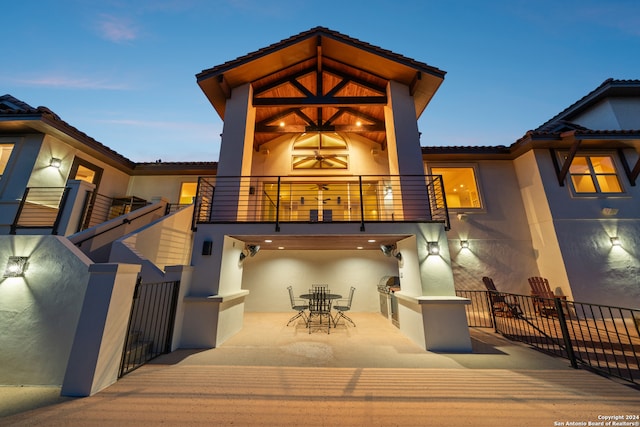 view of front of home featuring a balcony