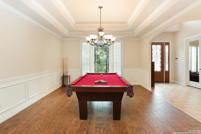 playroom with an inviting chandelier, a tray ceiling, pool table, and crown molding