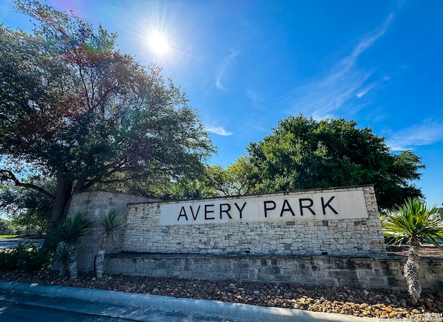 view of community / neighborhood sign