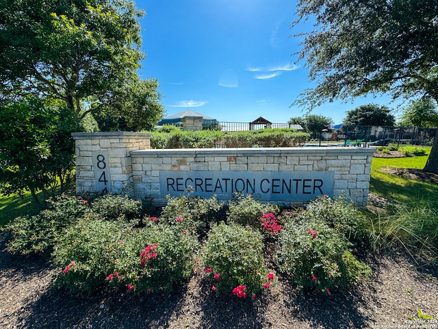 view of community / neighborhood sign