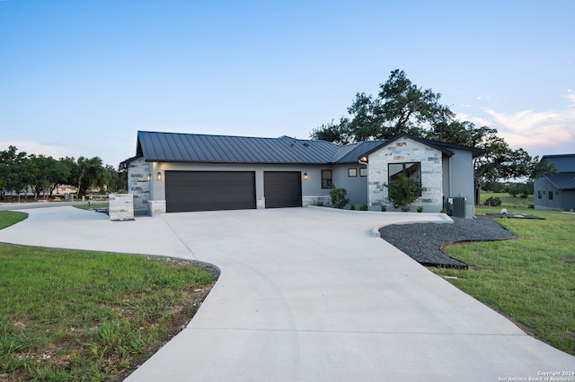 view of front facade featuring a garage and a front lawn