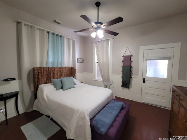 bedroom with ceiling fan