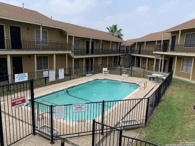 923 Vance Jackson Rd Unit 108A, San Antonio, TX 78201 - community pool featuring fence