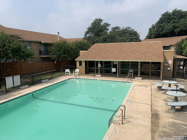923 Vance Jackson Rd Unit 108A, San Antonio, TX 78201 - community pool featuring fence and a patio
