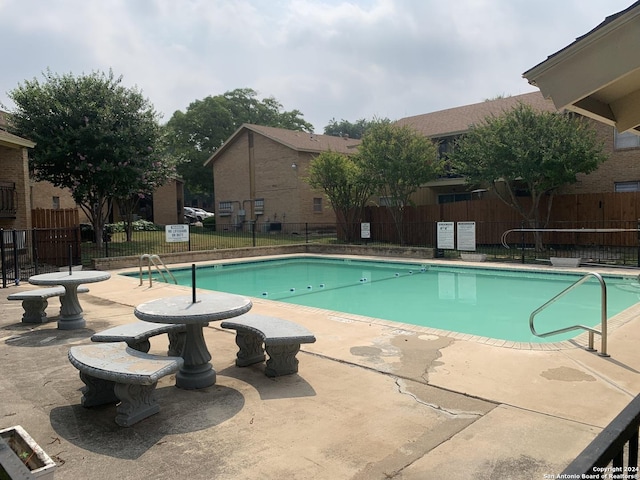 923 Vance Jackson Rd Unit 108A, San Antonio, TX 78201 - community pool with fence and a patio area