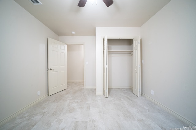 unfurnished bedroom with ceiling fan and a closet