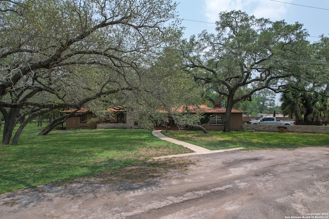 view of front of property with a front yard