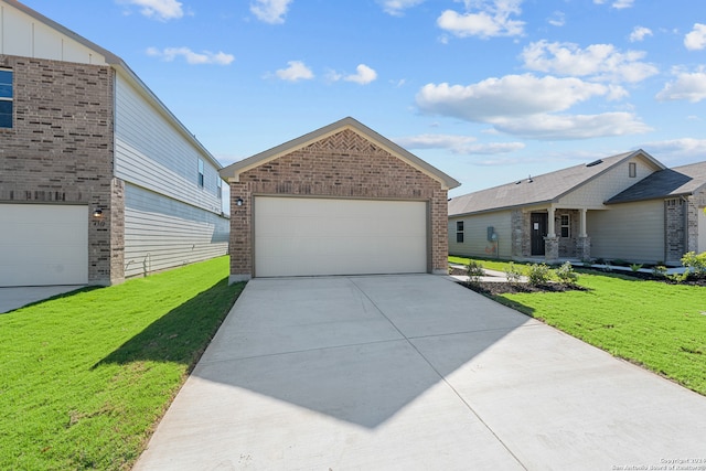 view of front of home featuring a front yard and a garage