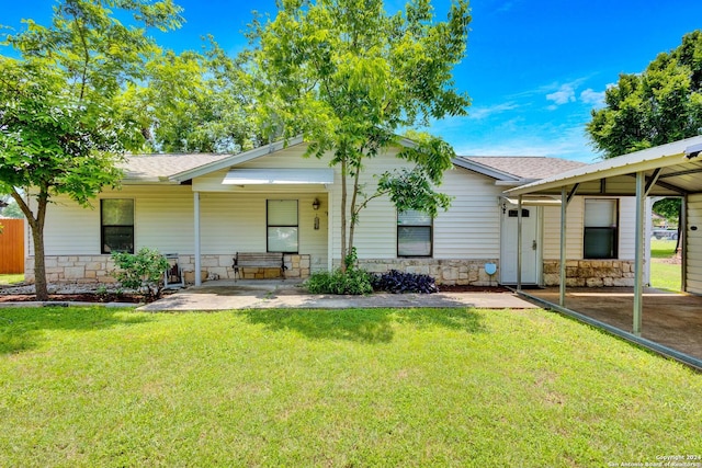 ranch-style house featuring covered porch and a front lawn