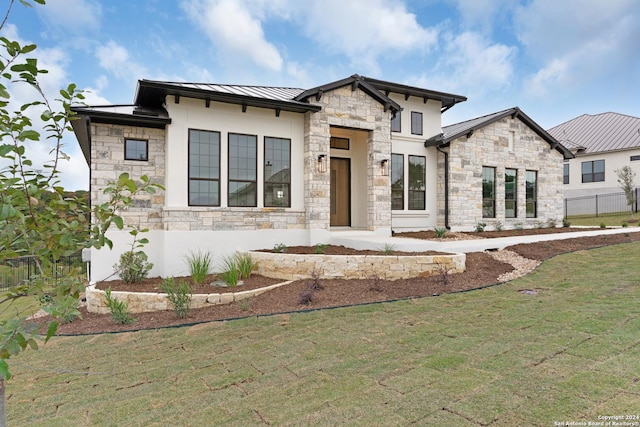 view of front facade featuring a front yard