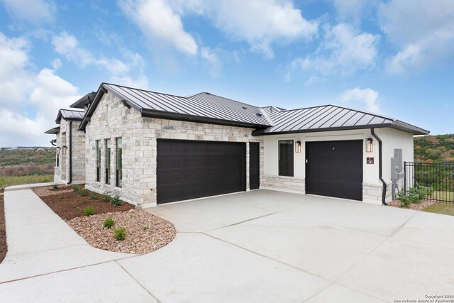 view of front facade with a garage