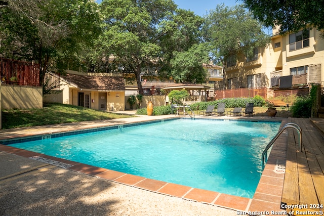 view of swimming pool