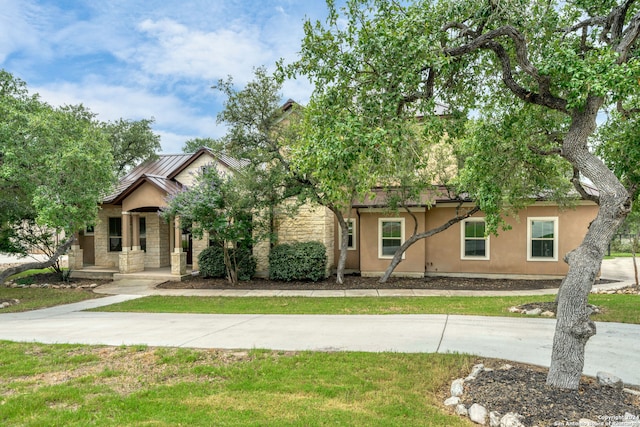 view of front of property with a front lawn