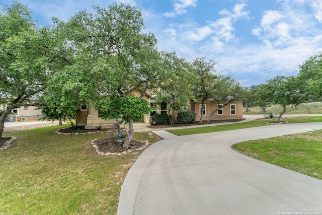 view of front of home featuring a front lawn