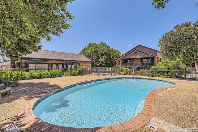 view of swimming pool