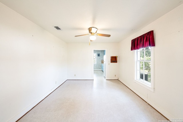 empty room with ceiling fan