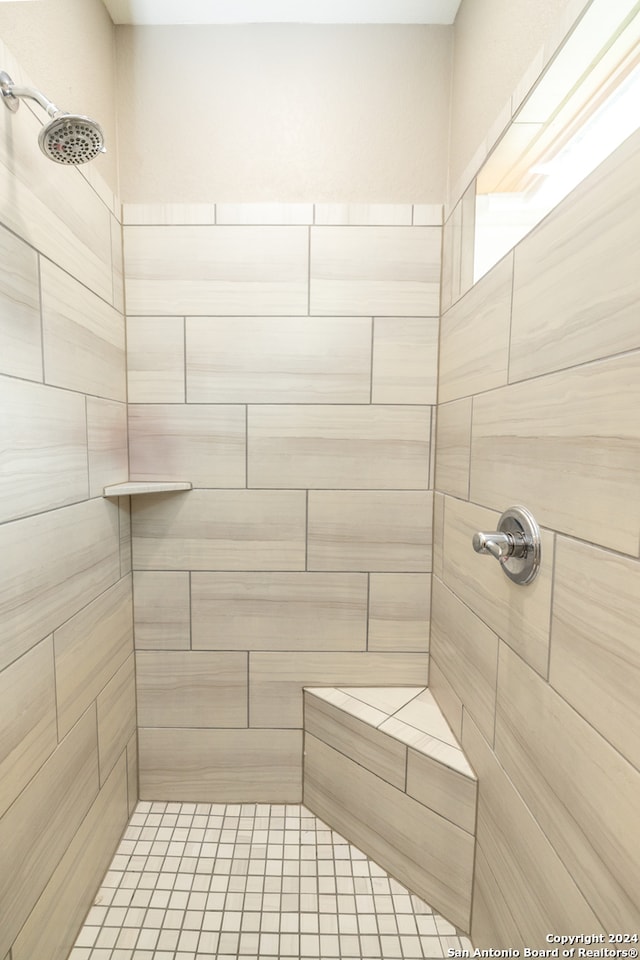 bathroom featuring a tile shower