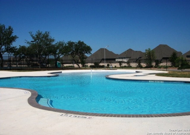 view of swimming pool