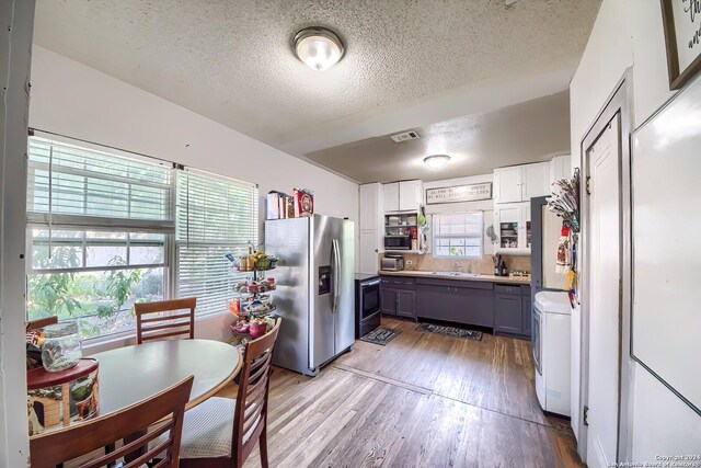 living room with ceiling fan, ornamental molding, and light hardwood / wood-style floors