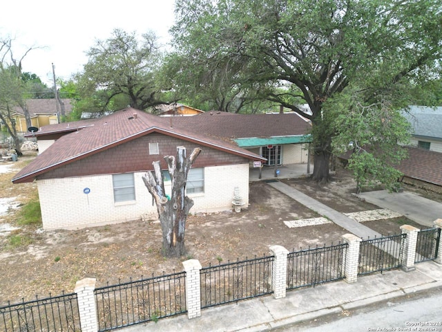 111 Casa Blanca, Del Rio, TX 78840 - view of front of property with brick siding
