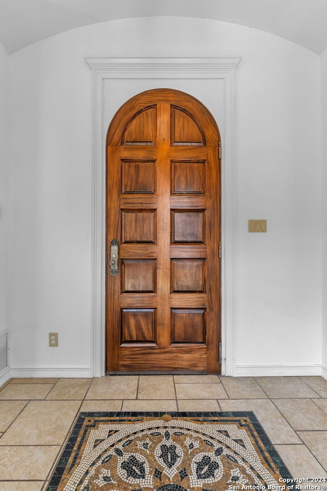 view of foyer entrance