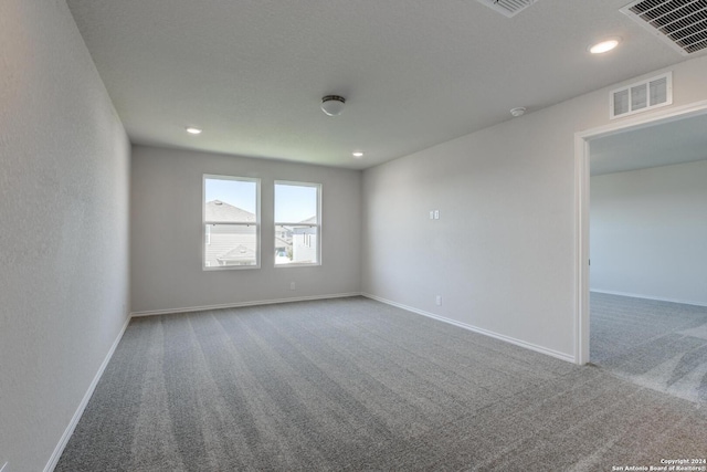 unfurnished room featuring carpet