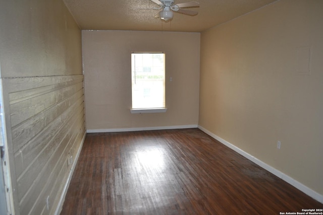 unfurnished room featuring a textured ceiling, dark hardwood / wood-style floors, and ceiling fan