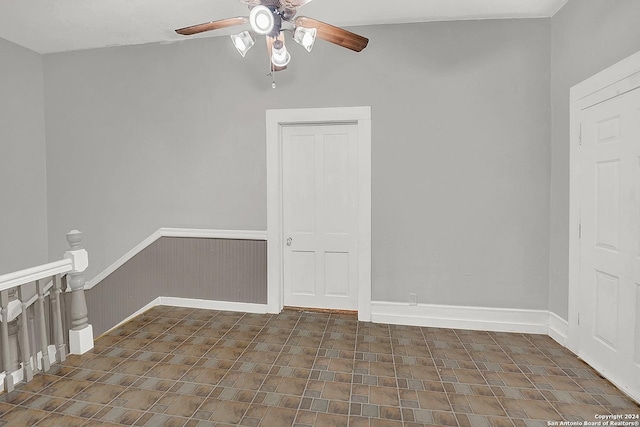 empty room featuring ceiling fan