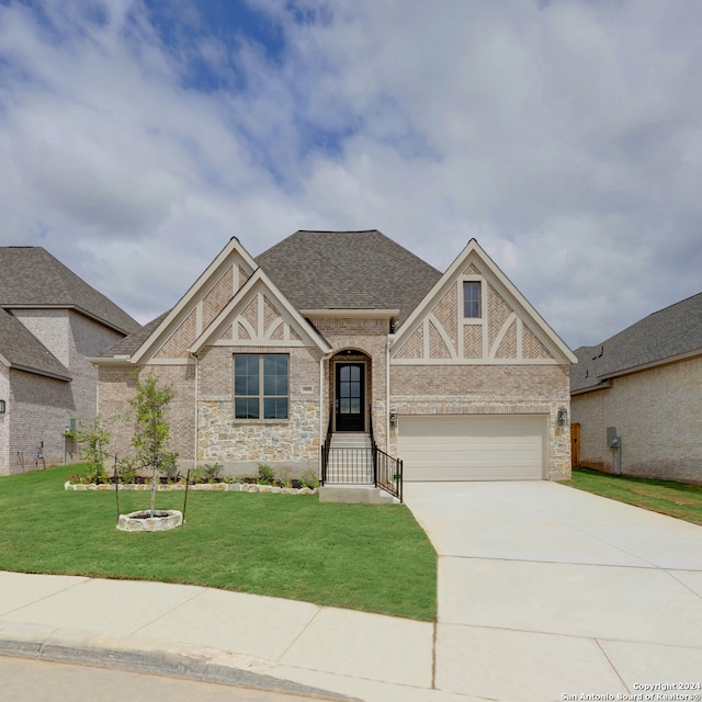 view of front facade featuring a garage and a front lawn