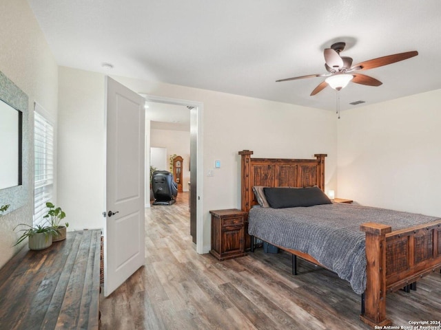 7803 US Highway 181, Falls City, TX 78113 - bedroom featuring wood finished floors and ceiling fan